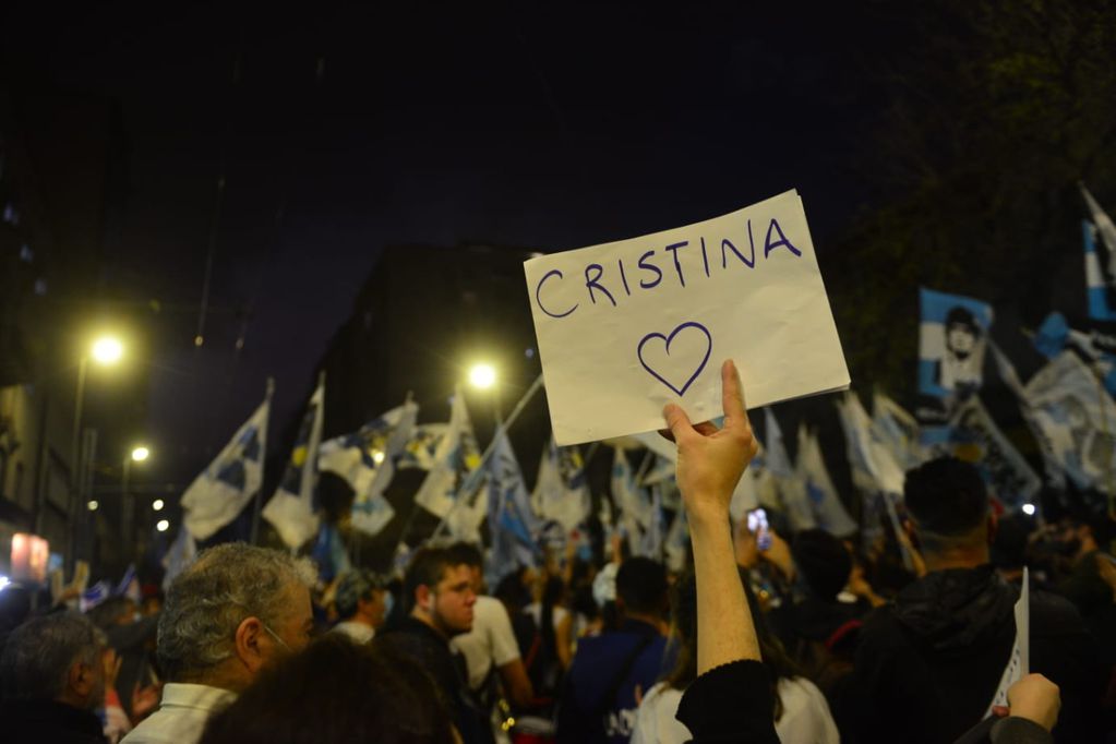 Menéndez: “Me llama la atención la naturalización de algunos medios con lo sucedido a Cristina”