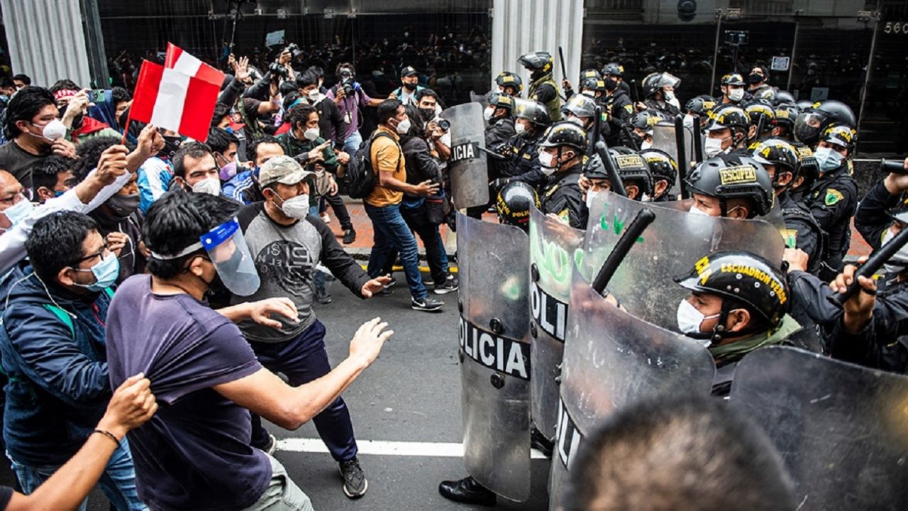 Álvaro Campana: “En Perú se vive una crisis de Régimen de Estado”