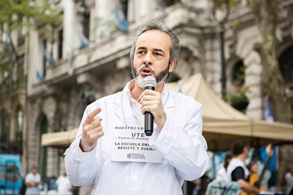 Eduardo López: “La educación amplia derechos, y el Gobierno de la Ciudad quiere conservar privilegios”