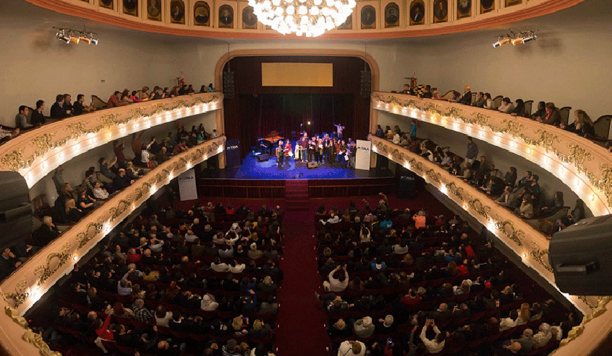 Inés Ferreyra: “El público fuerte del Teatro Roma es el vecino y vecina de Avellaneda”