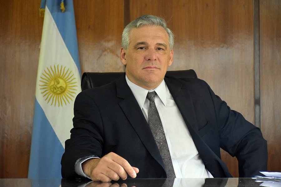 Fernando Carbajal: “La ley ómnibus es un mamotreto inaceptable por la cantidad de temas que trata”