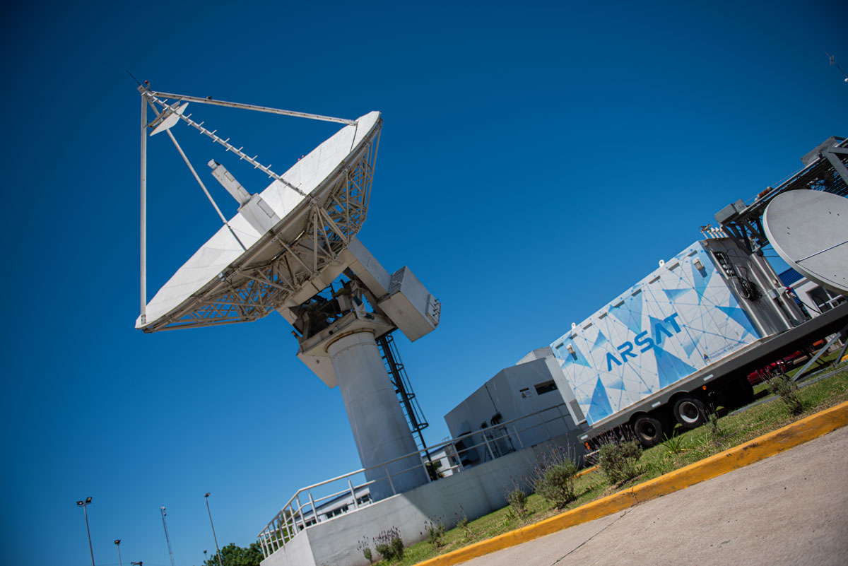 Starlink, ARSAT, papelitos e industria nacional