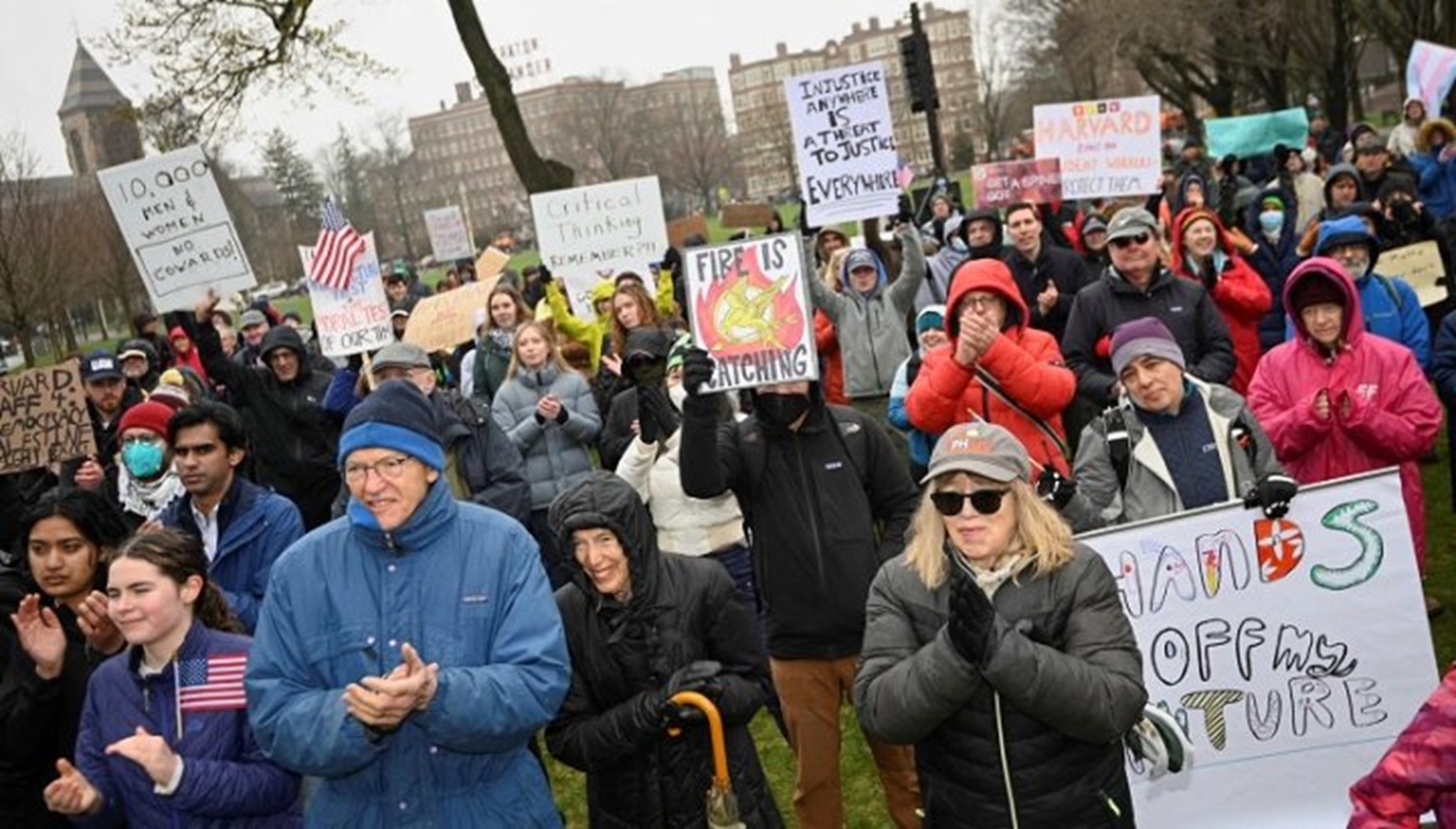 Harvard demanda a Trump