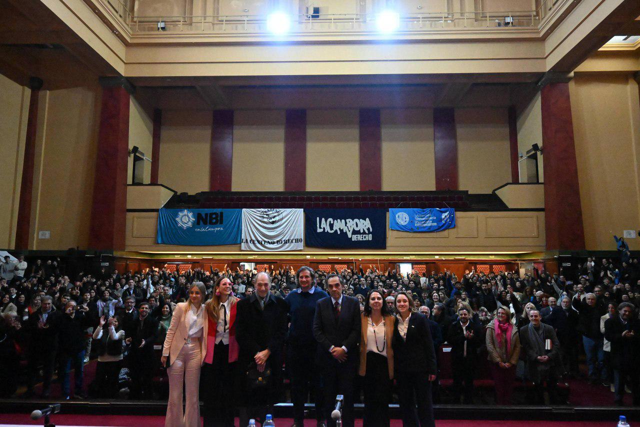 Debate académico sobre la proscripción de Cristina