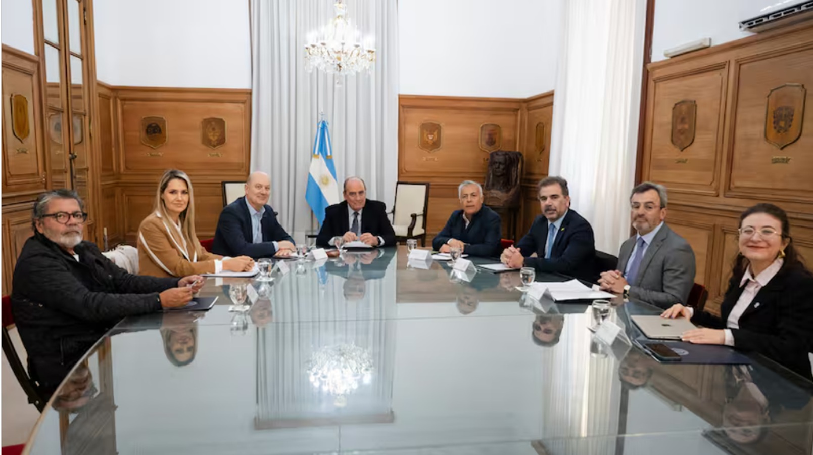 Nada por aquí, nada por allá