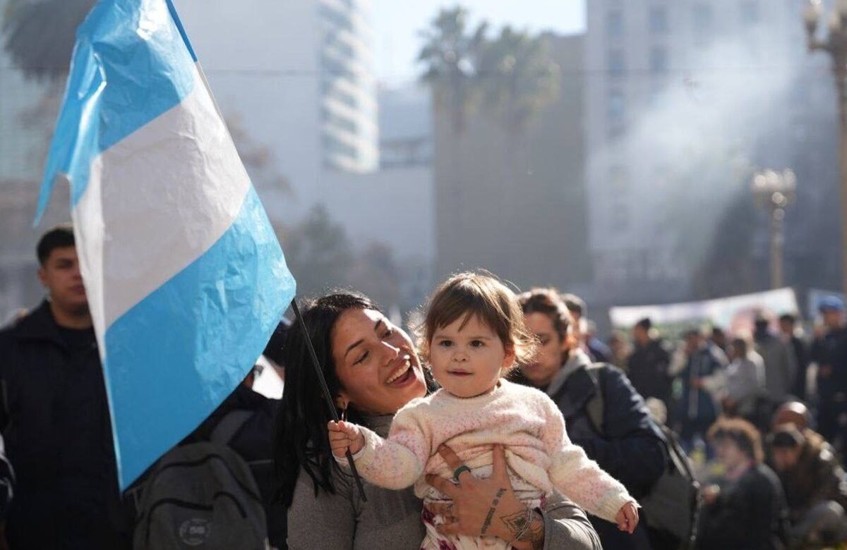 Fecha histórica en Plaza de Mayo