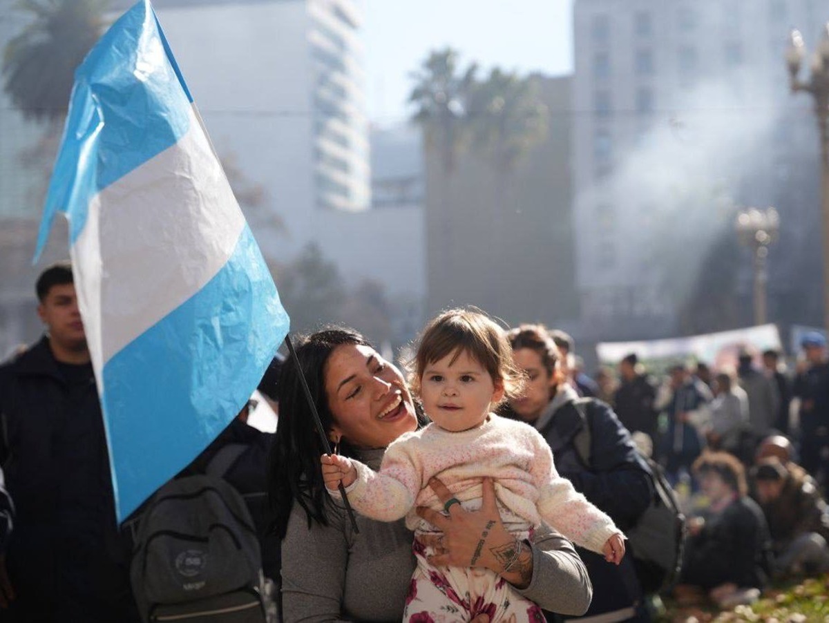 Fecha histórica en Plaza de Mayo