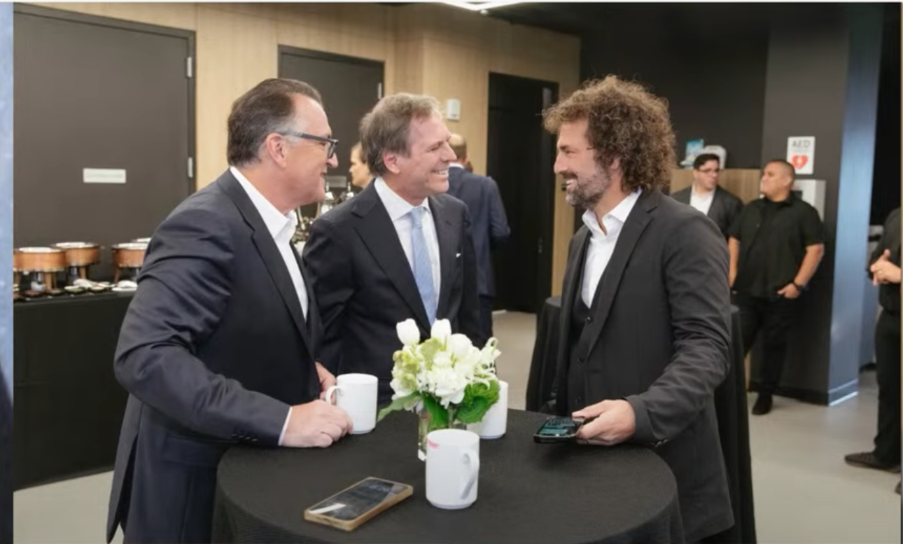 El círculo rojo digital avanza