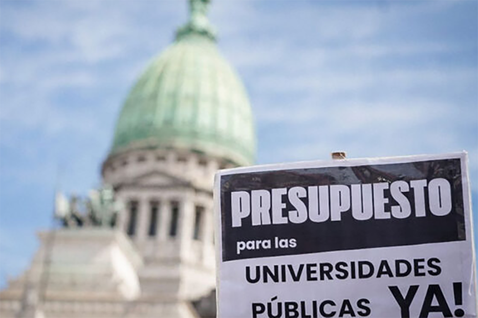 «Las medidas que toma el gobierno son claramente en contra de la educación pública «