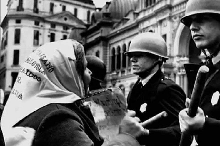 «Los pañuelos blancos vencieron a los fusiles de la dictadura»