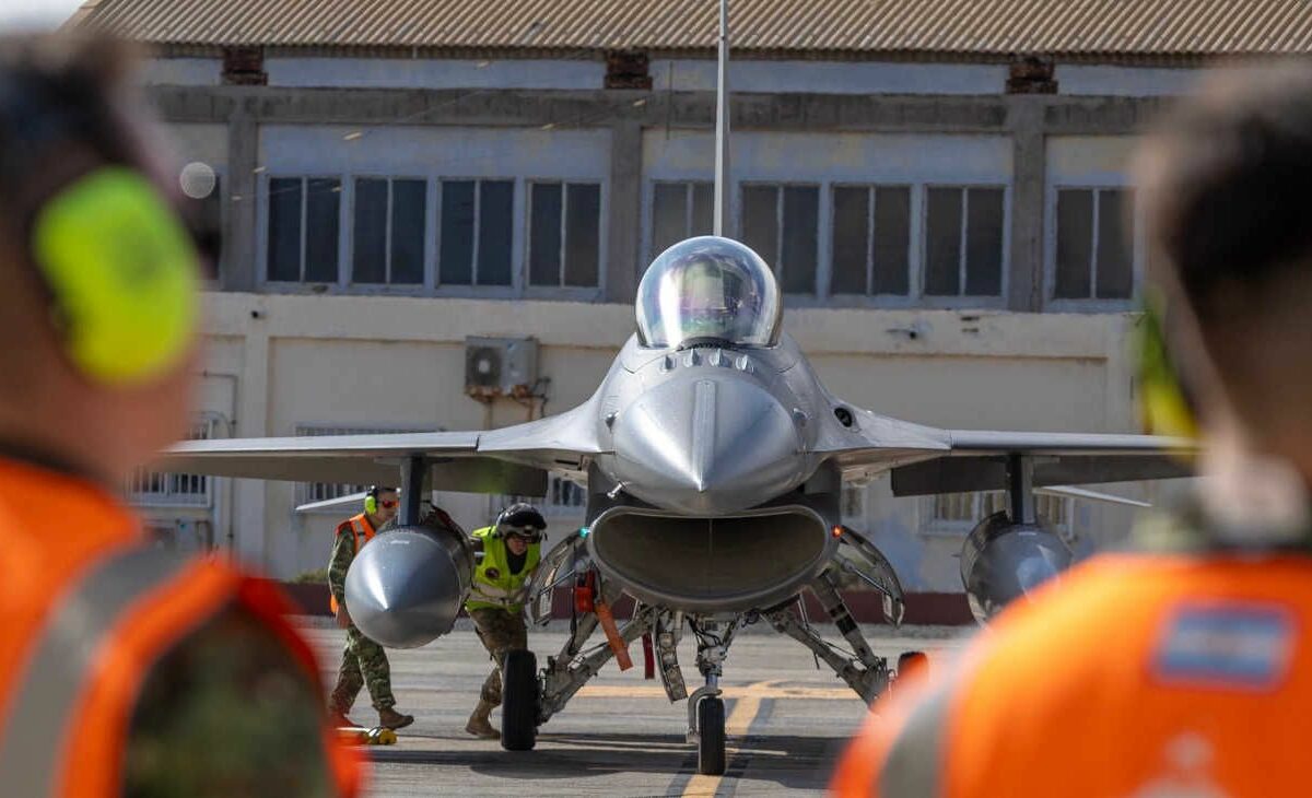 «Los aviones F-16 que compró el gobierno no eran la mejor opción»