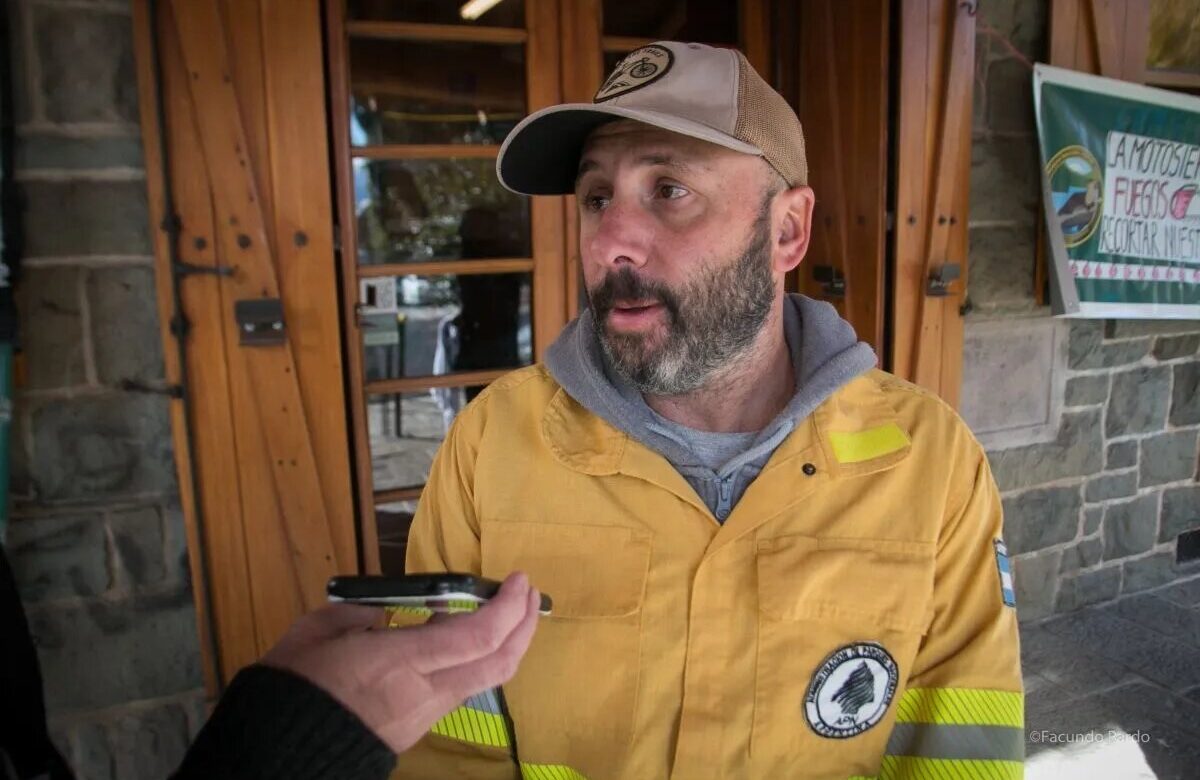 «El fuego es tan grande que la lluvia no alcanza»