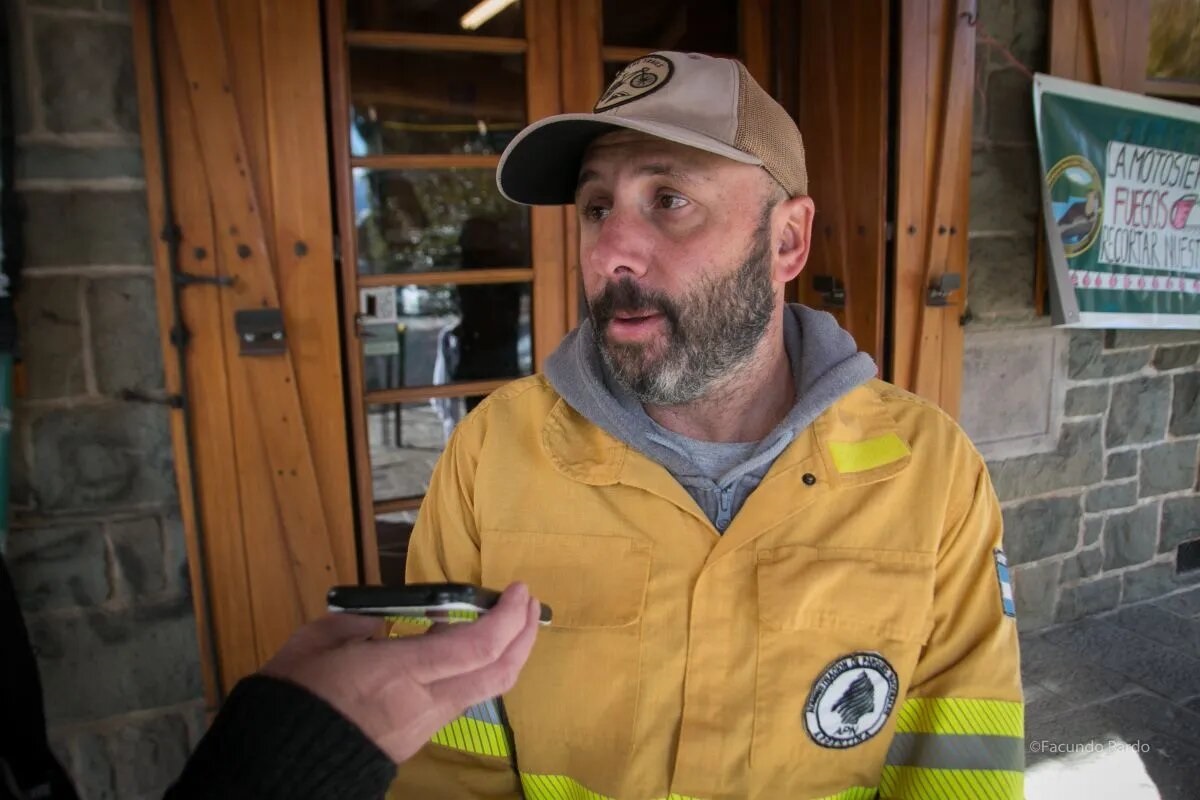 «El fuego es tan grande que la lluvia no alcanza»