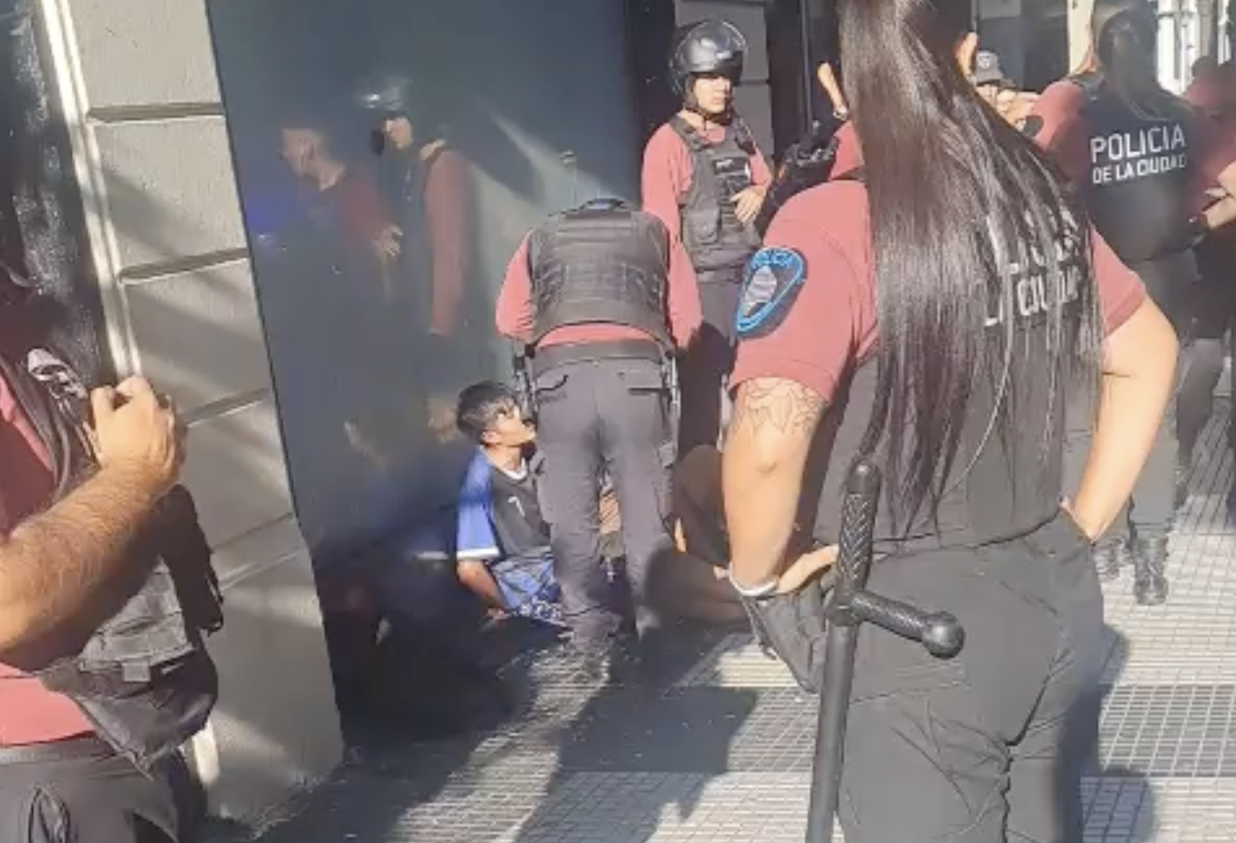 El pibito B, paltas y cerezas