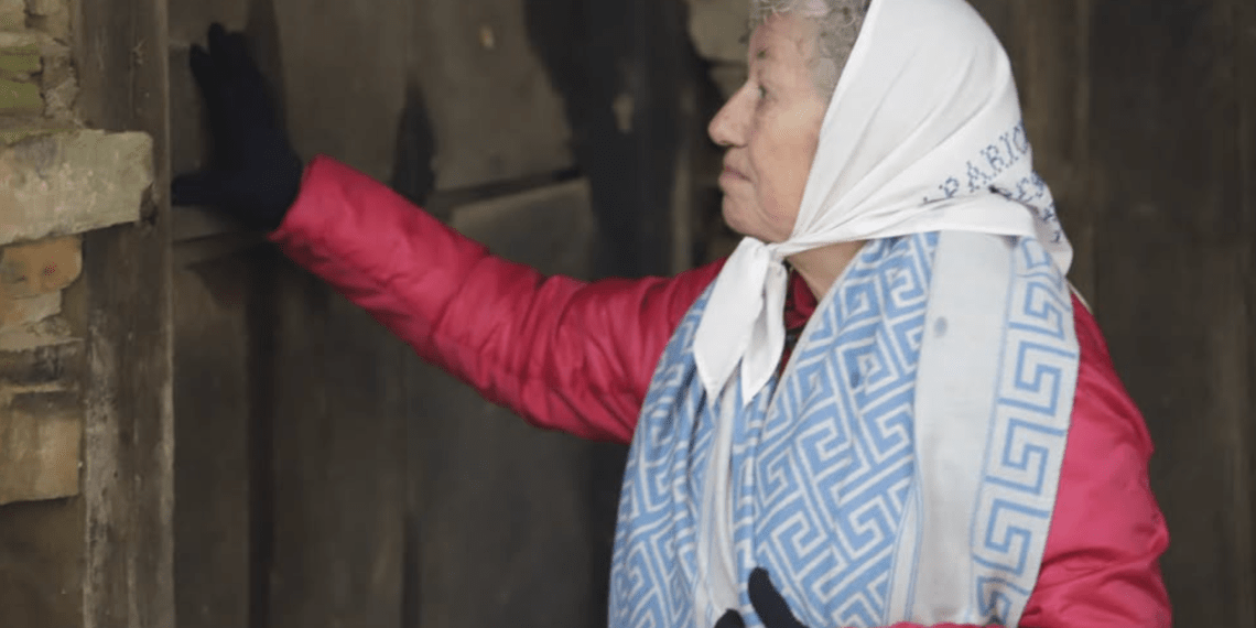 Memoria, Verdad y Carmen en su pueblito natal