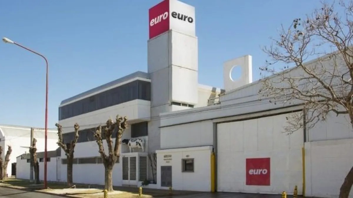 Trabajadores del frigorífico Euro viven hace 72 días en la planta