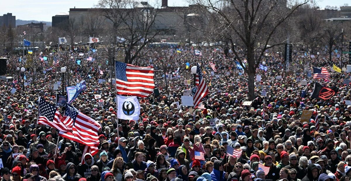 EE.UU: Manifestaciones masivas contra Trump