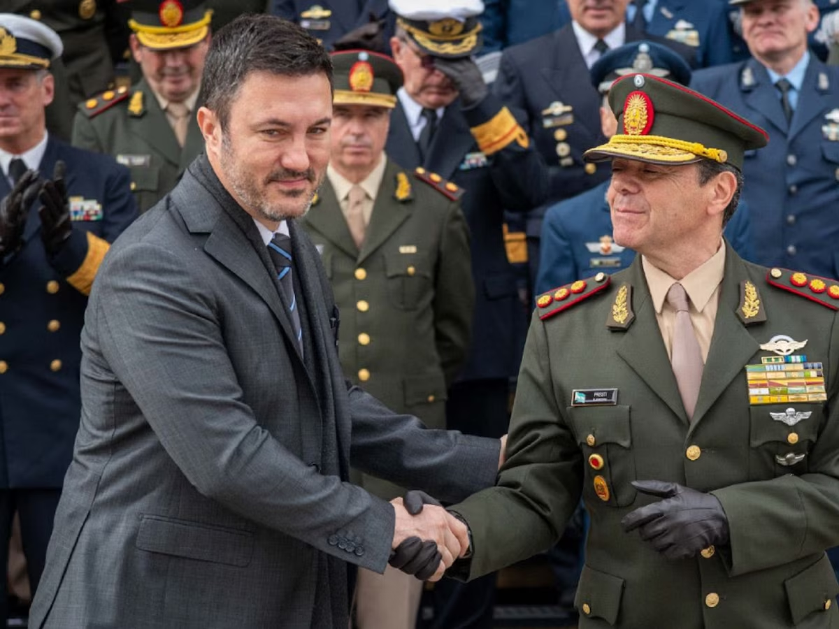 “Presti le rinde pleitesía al Comando Sur”