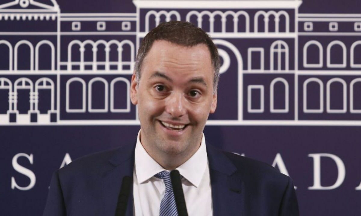 Dalbón: «Cuando Adorni vio plata, se tiró encima»