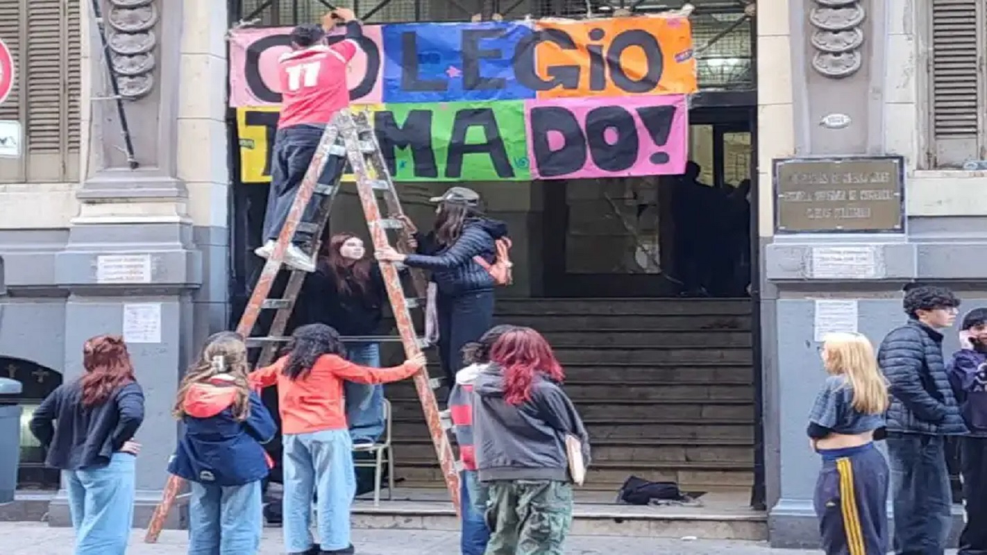 «Se fueron más de 20 docentes porque no llegan a darle de comer a sus hijos»