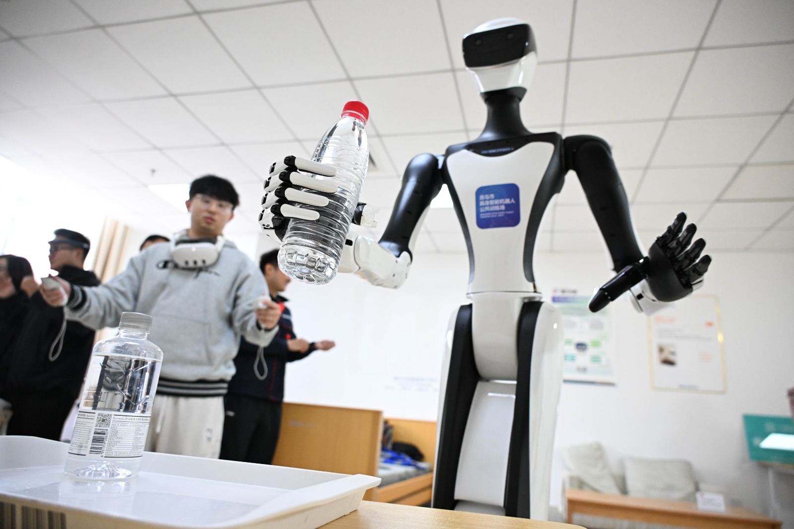 El experimento viral de los robots en China