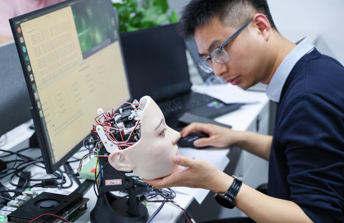 Del control de la IA a los robots casi humanos: el dilema del amor artificial en China