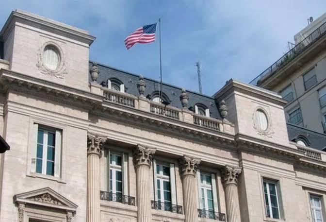 EE.UU los amenaza con revocar sus visas si comercian con China