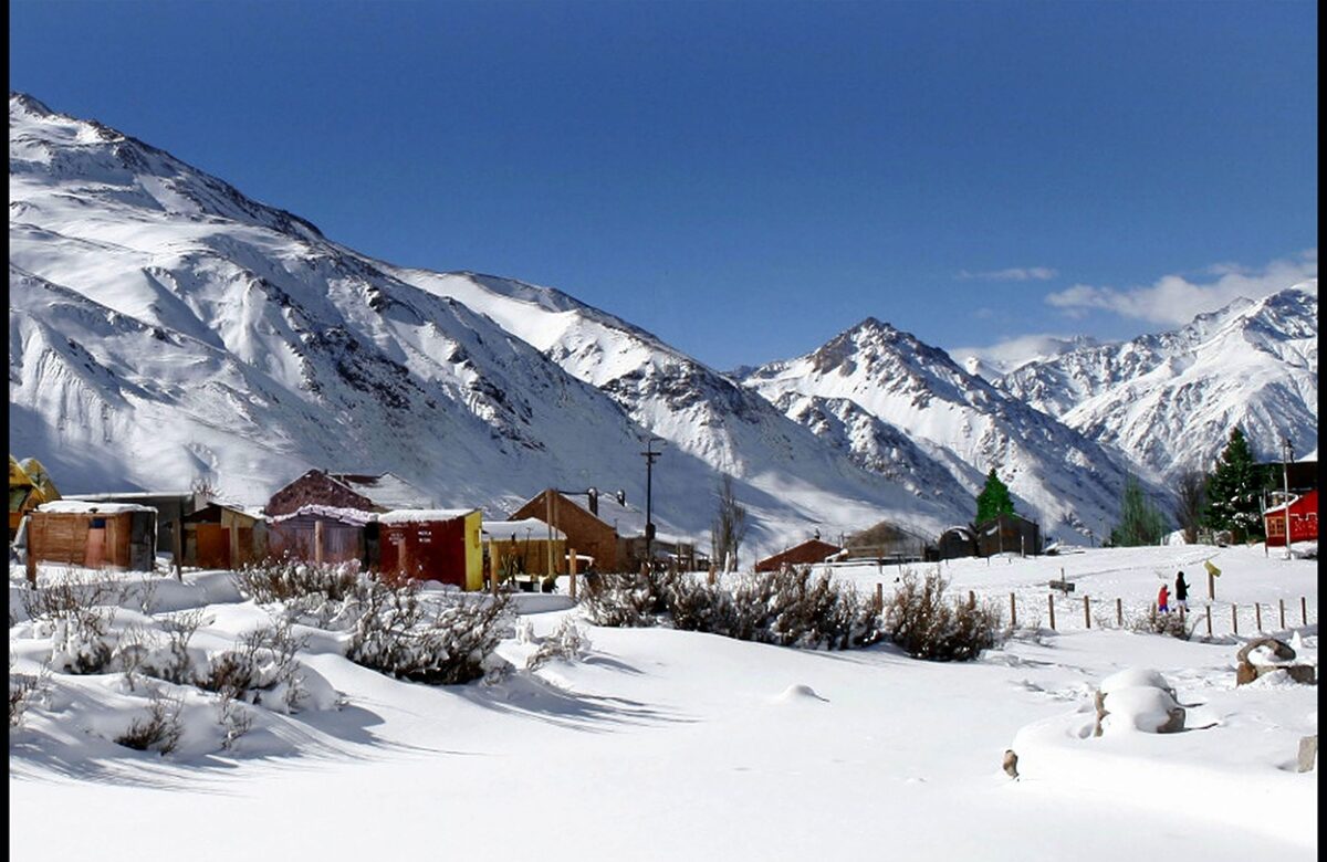 Mendoza: Temporal de nieve y turistas evacuados